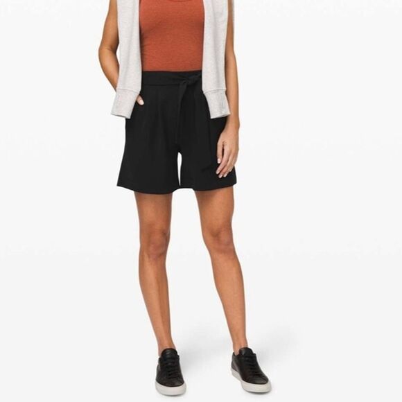 Lululemon Noir Shorts - Picture 1 of 9